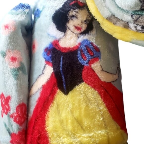 Snow White Blanket Floral Princess 72" 💛 NWT - Picture 3 of 5